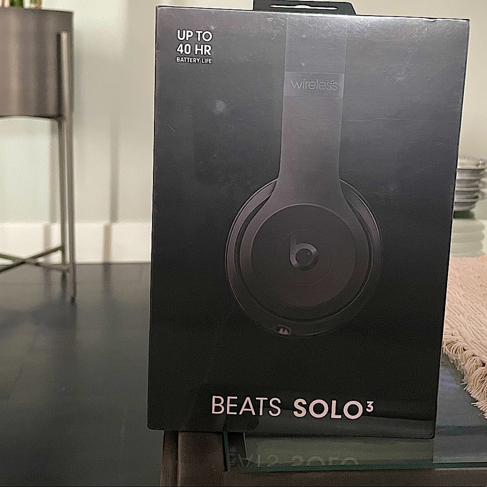 New BEATS SOLO 3 - sealed box.